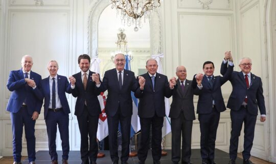 Mercosur-sinnvolle-Ergaenzung-der-Handelsbeziehungen. Im Bild sind die Ländervertreter des EFTA-Mercosur-Abkommens.