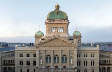 Wintersession der eidgenössischen Räte 2025. Im Bild ist das Bundeshaus von der Nordseite zu sehen.