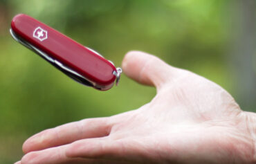 Schweizerkreuz-wenn-in-der-Schweiz produziert! Das weltbekannte Taschenmesser mit dem Schweizer Kreuz erhebt den Anspruch an Swissness zu Recht.